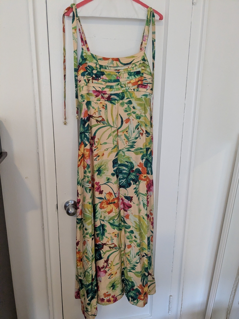 Beautiful Tropical Print Dress With Pockets